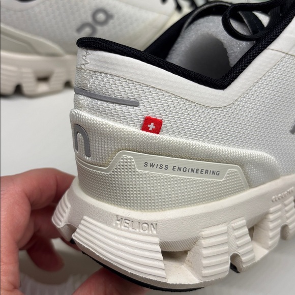 ON Cloud X lightweight Athletic Shoes - Picture 4 of 11
